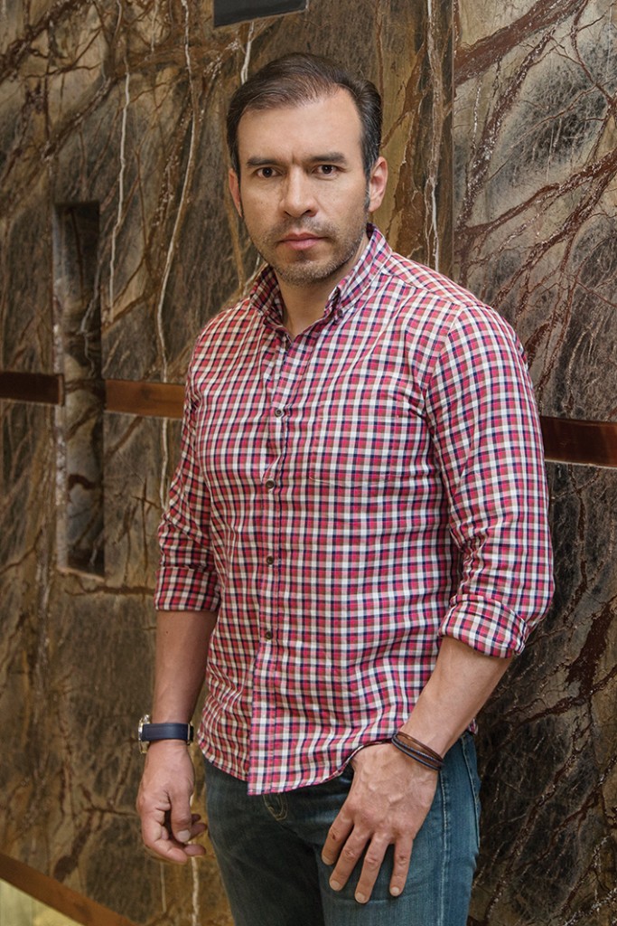 VÍCTOR CHÁVEZ OLEAS Y CHÁVEZ CONSTRUCTORA ESPECIAL ARQUITECTOS