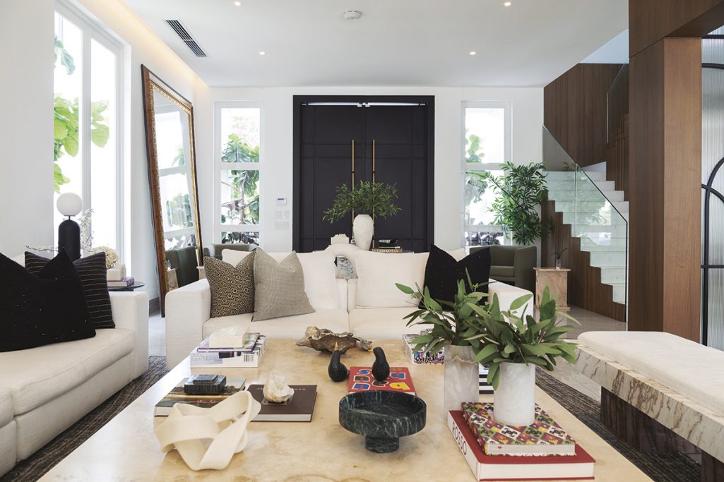 Denisse Ortega DOI - Revista CLAVE! Bienes Raíces Ecuador