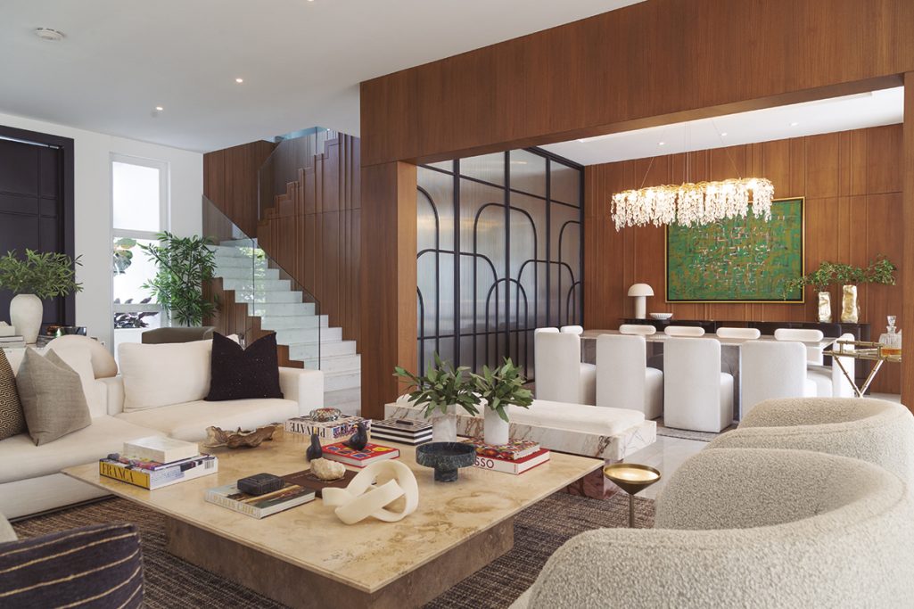 Denisse Ortega DOI - Revista CLAVE! Bienes Raíces Ecuador