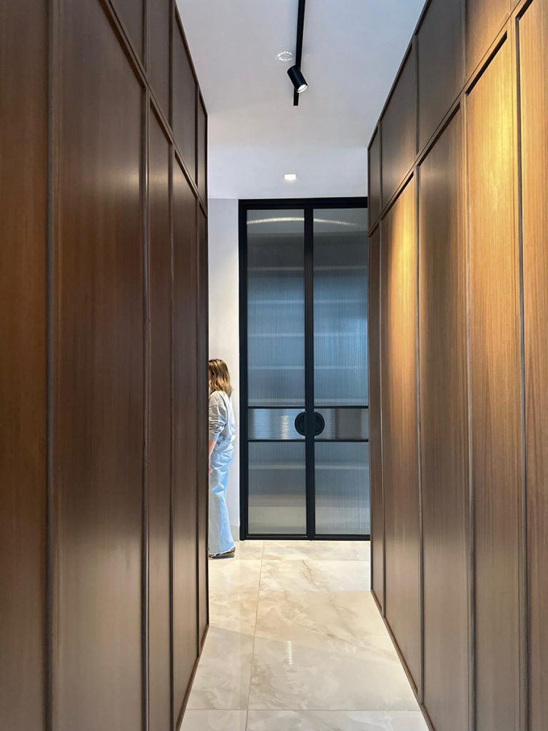 Denisse Ortega DOI - Revista CLAVE! Bienes Raíces Ecuador