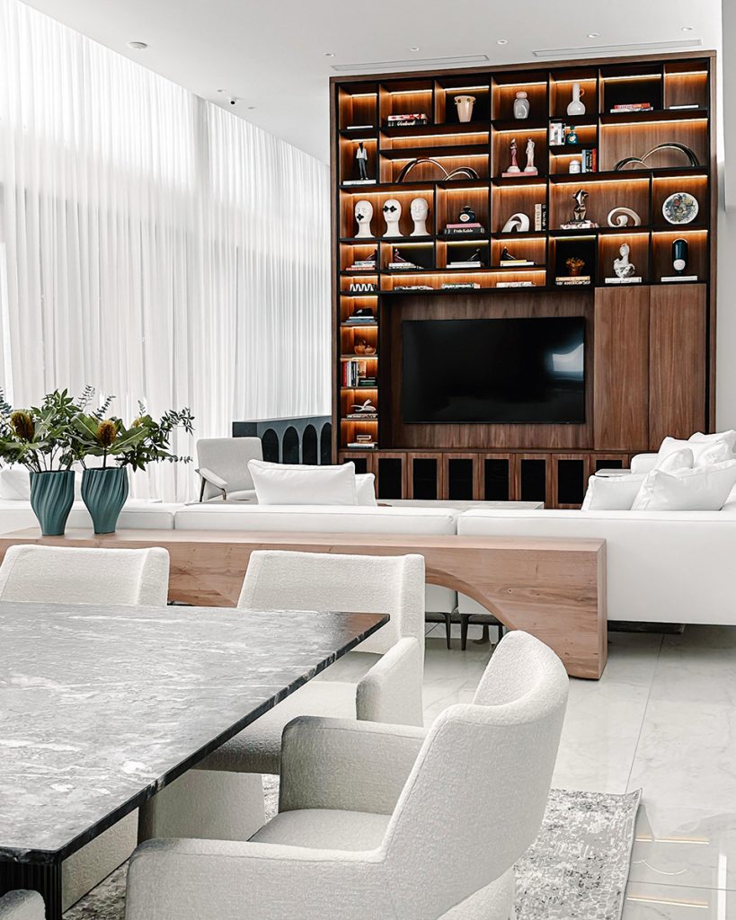 Denisse Ortega DOI - Revista CLAVE! Bienes Raíces Ecuador