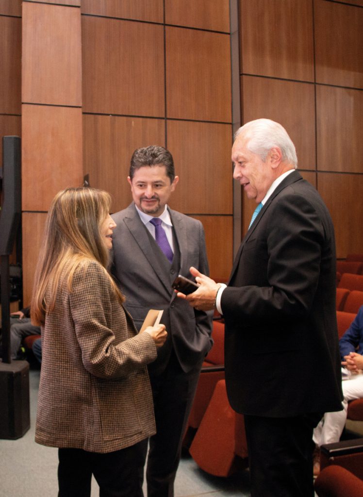 Vivienda Social y Pública 2025 - Revista CLAVE Bienes Raíces Ecuador