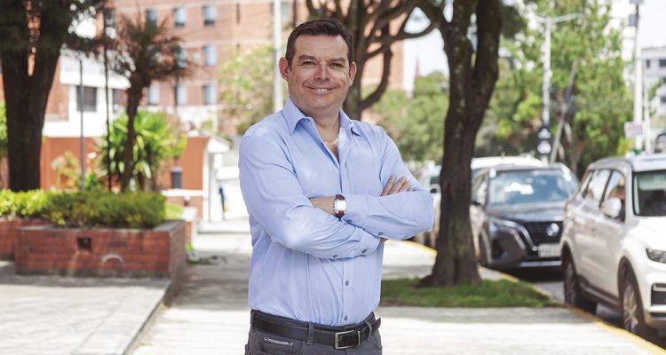 Alejandro Pazmiño - Revista CLAVE Bienes Raíces Ecuador