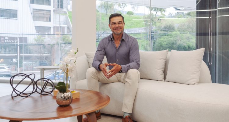 Joan Proaño - Revista CLAVE Bienes Raíces Ecuador