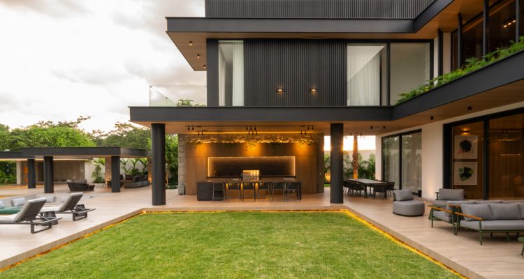 Nicole Cartwright- Revista CLAVE Bienes Raíces Ecuador