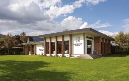 StudioNOA - Revista CLAVE Bienes Raíces Ecuador