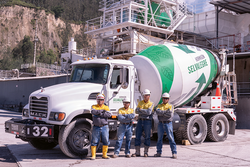 Unacem - José Antonio Correa - Revista CLAVE Bienes Raíces Ecuador