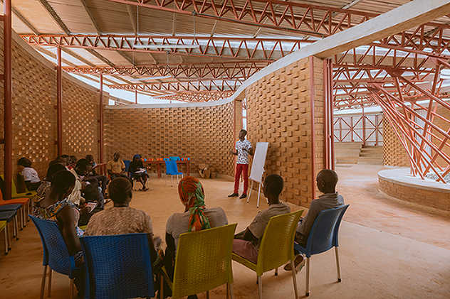 Sebastián Angulo Bidi Bidi - Revista CLAVE Bienes Raíces Ecuador