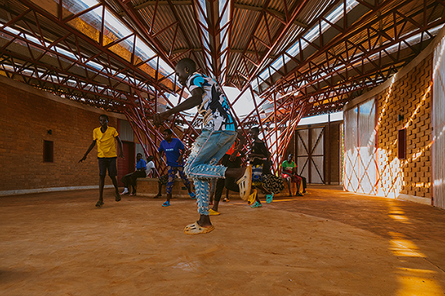 Sebastián Angulo Bidi Bidi - Revista CLAVE Bienes Raíces Ecuador