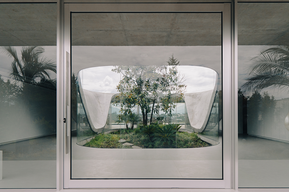 Felipe Escudero - Especial Arquitectos Ecuador 2026 - Revista CLAVE Bienes Raíces Ecuador