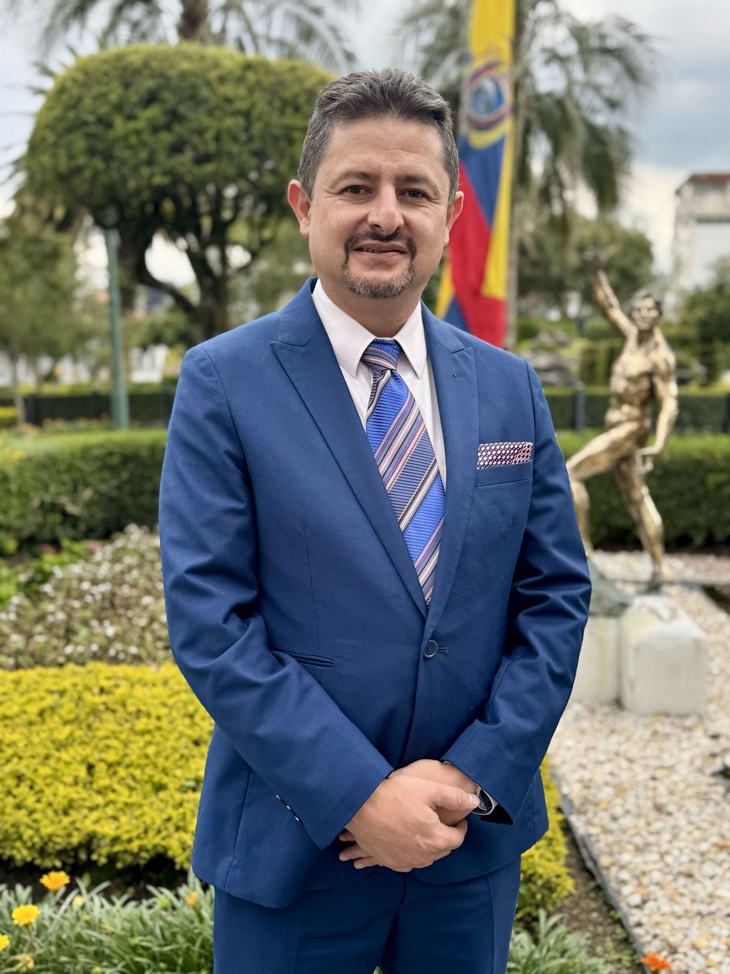 Daniel Elmir - Revista CLAVE Ecuador