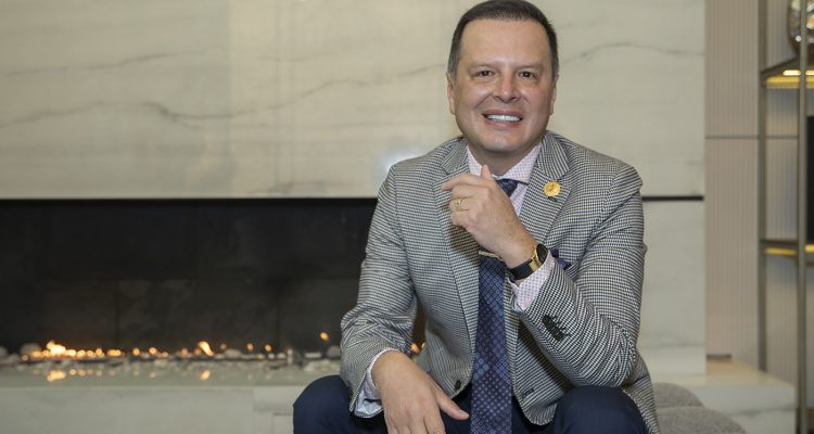 Nicolás Ochoa - Revista CLAVE! Bienes Raíces Ecuadorv